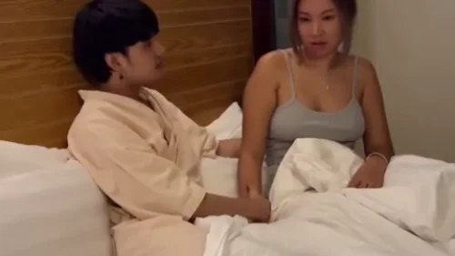เย็ดในโรงแรม อมควย สาวอวบ ผิวแทน นมใหญ่
