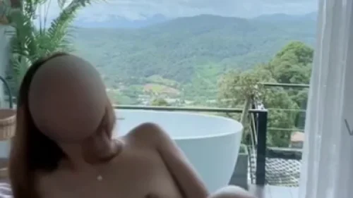 ใช้นิ้วลูบหี โชว์หีเนียน โชว์หี เสียวจนตัวสั่น เปิดขากว้าง